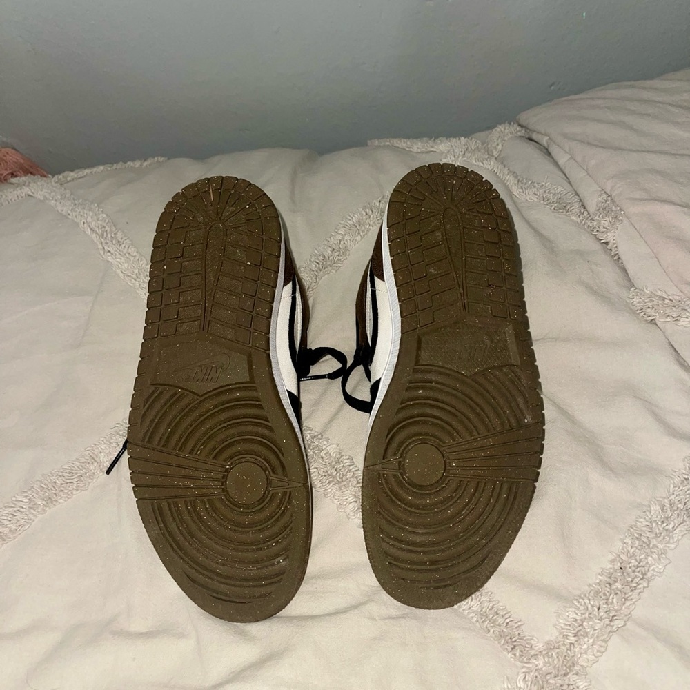 Nike Jordan 1 Mid Olive Toe Sneakers - Picture 4 of 6